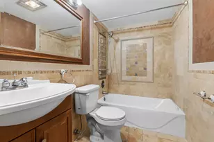 930 Perrie Dr, Elk Grove Village, IL 60007 - Photo 9