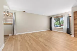 930 Perrie Dr, Elk Grove Village, IL 60007 - Photo 11
