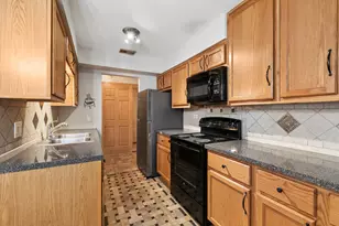 930 Perrie Dr, Elk Grove Village, IL 60007 - Photo 15