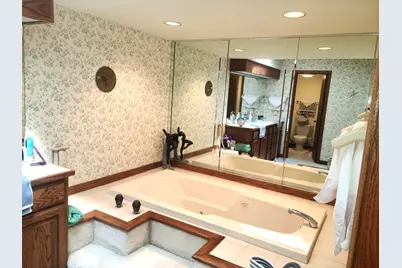 100 Red Top Drive #303, Libertyville, IL 60048 - Photo 17