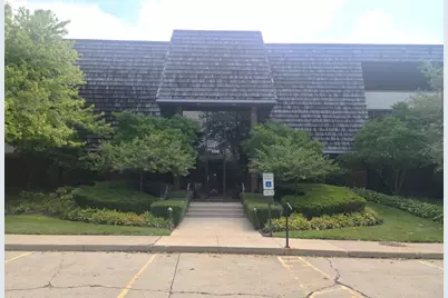 100 Red Top Drive #303, Libertyville, IL 60048 - Photo 1