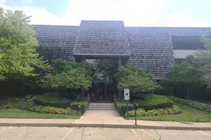 100 Red Top Dr, Libertyville, IL 60048 - Photo 1