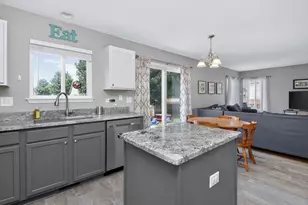 711 Deames St, Plano, IL 60545 - Photo 11