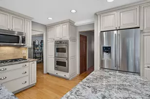 371 S Western Ave, Bartlett, IL 60103 - Photo 11