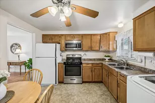 4571 W 88th St, Hometown, IL 60456 - Photo 7