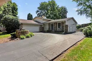 24W635 Woodcrest Dr, Naperville, IL 60540 - Photo 1
