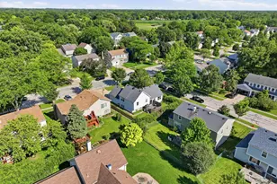 572 N Walnut Ln, Schaumburg, IL 60194 - Photo 33
