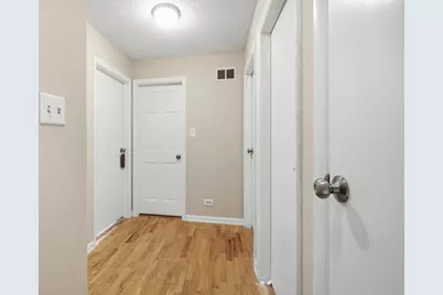 219 W Appletree Lane, Arlington Heights, IL 60004 - Photo 17