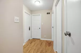 219 W Appletree Ln, Arlington Heights, IL 60004 - Photo 17