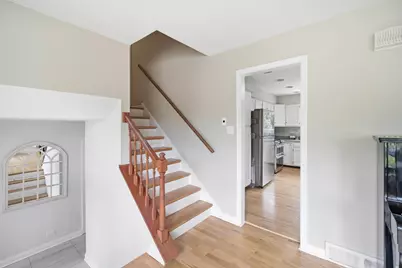 219 W Appletree Lane, Arlington Heights, IL 60004 - Photo 3