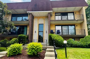 4019 W 93rd St, Oak Lawn, IL 60453 - Photo 1