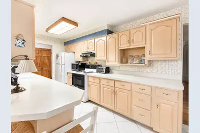 136 E Kimball Avenue, Woodstock, IL 60098 - Photo 5