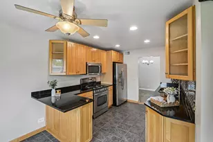 97 Burr Oak Ln, Schaumburg, IL 60193 - Photo 13