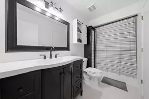 8321 High Point Cir, Darien, IL 60561 - Photo 13