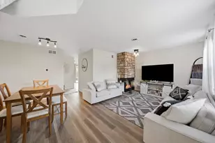 8321 High Point Cir, Darien, IL 60561 - Photo 3