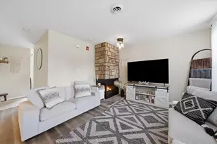 8321 High Point Cir, Darien, IL 60561 - Photo 7