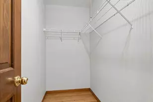 140 N Fiore Pkwy, Vernon Hills, IL 60061 - Photo 17