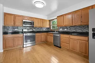 140 N Fiore Pkwy, Vernon Hills, IL 60061 - Photo 5