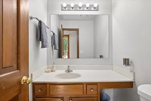 140 N Fiore Pkwy, Vernon Hills, IL 60061 - Photo 9