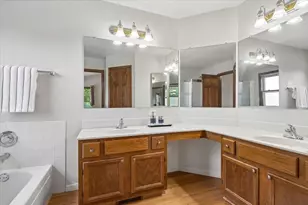 140 N Fiore Pkwy, Vernon Hills, IL 60061 - Photo 15