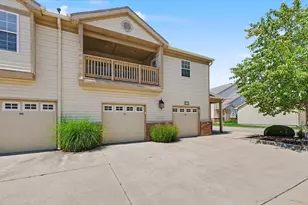 3774 Thornhill Cir, Champaign, IL 61822 - Photo 3
