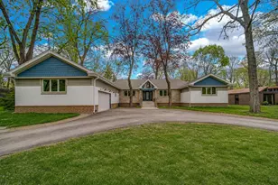 62 Lincolnshire Dr, Lincolnshire, IL 60069 - Photo 1