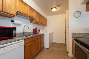 1380 N Glen Cir, Aurora, IL 60506 - Photo 11