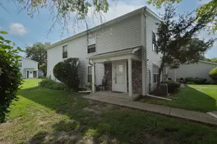 1380 N Glen Cir, Aurora, IL 60506 - Photo 1