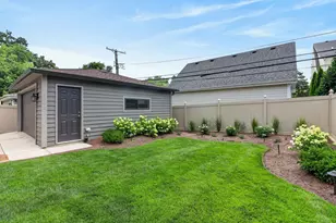 4933 Middaugh Ave, Downers Grove, IL 60515 - Photo 11