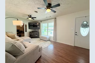 81 Dallas Drive, Harrisburg, IL 62946 - Photo 5