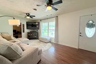 81 Dallas Dr, Harrisburg, IL 62946 - Photo 5