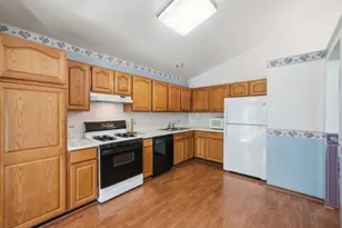 864 N Shady Oaks Dr, Elgin, IL 60120 - Photo 5