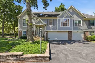 864 N Shady Oaks Dr, Elgin, IL 60120 - Photo 1
