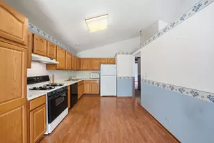 864 N Shady Oaks Dr, Elgin, IL 60120 - Photo 7