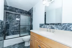 4170 N Marine Dr, Chicago, IL 60613 - Photo 11