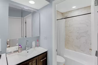8640 Waukegan Road #425, Morton Grove, IL 60053 - Photo 11