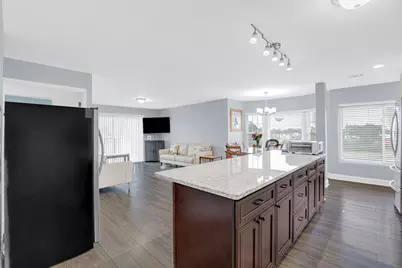8640 Waukegan Road #425, Morton Grove, IL 60053 - Photo 5