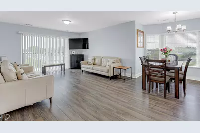8640 Waukegan Road #425, Morton Grove, IL 60053 - Photo 7