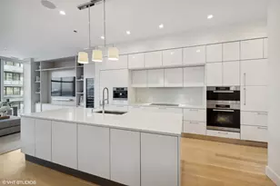747 N Clark St, Chicago, IL 60654 - Photo 3