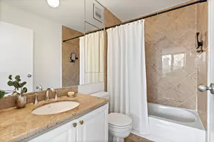 111 W Maple St, Chicago, IL 60610 - Photo 15