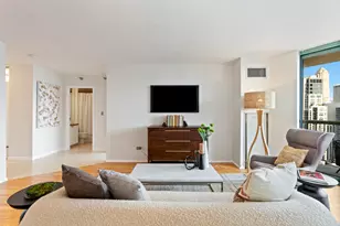 111 W Maple St, Chicago, IL 60610 - Photo 5