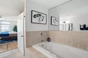 21 W Chestnut St, Chicago, IL 60611 - Photo 21
