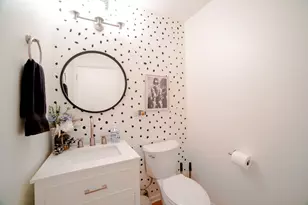 21 W Chestnut St, Chicago, IL 60611 - Photo 7