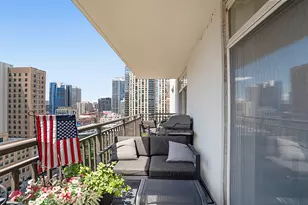 21 W Chestnut St, Chicago, IL 60611 - Photo 13
