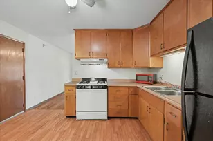 810 Maplepark Dr, Champaign, IL 61821 - Photo 9