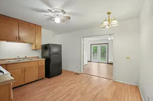 810 Maplepark Dr, Champaign, IL 61821 - Photo 7