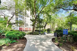 1460 N Sandburg Terrace, Chicago, IL 60610 - Photo 33