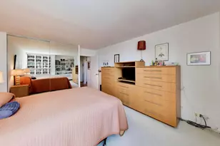 1460 N Sandburg Terrace, Chicago, IL 60610 - Photo 17