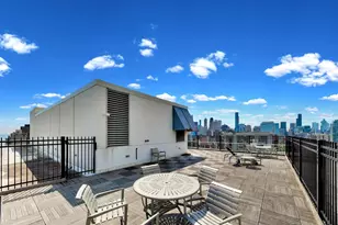 1460 N Sandburg Terrace, Chicago, IL 60610 - Photo 27