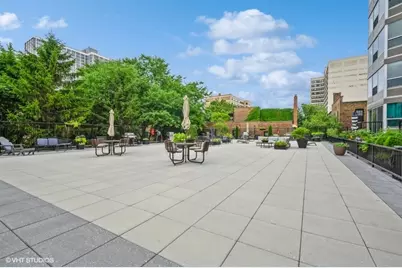 720 W Gordon Terrace #18E, Chicago, IL 60613 - Photo 9